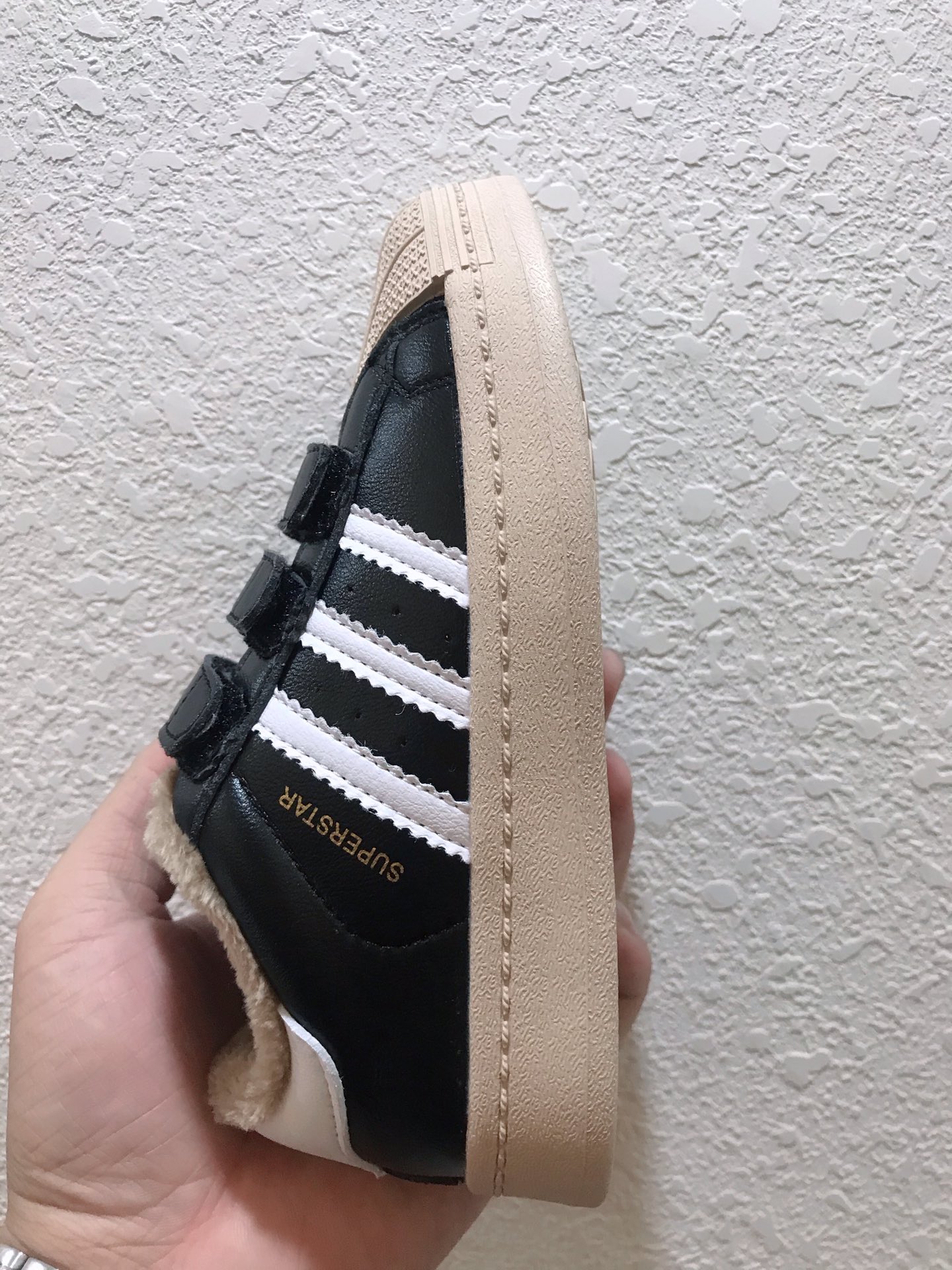 图片[8]-🎉Adidas 三叶草mo shu tie 官网贝壳头新配色闪亮登场🎉 [玫瑰]校园阿迪达斯贝壳头三叶草☘️加绒棉鞋雪地鞋[玫瑰]男女童鞋米白色与米黑色款[玫瑰]魔术贴设计穿脱方便快捷运动鞋[玫瑰]加绒护脚保暖首选款[玫瑰][玫瑰]米粽绒让宝宝上脚更上档次与高贵气场尺码26-35🎉🎉🎉-选品中心