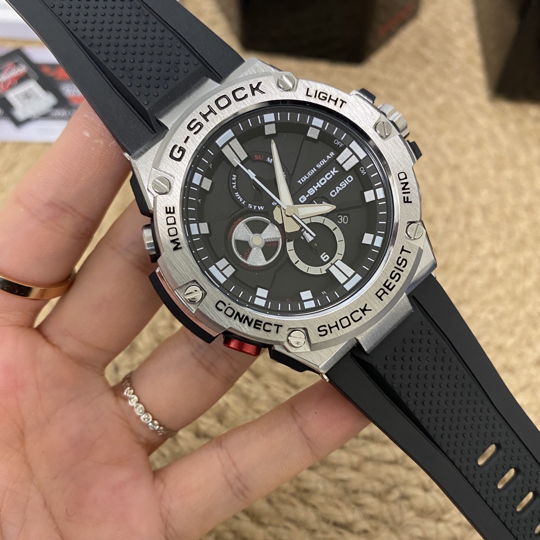 G0  经典防震表盘设计 一键亮灯模式 配合冲击视觉的强烈色彩 防震防磁生活防水 全自动日历表身一如既往采用特种材料 效果绝对是相当满意的 在当今所有的系列手表中也是不多见的 手表颜值绝对的爆表