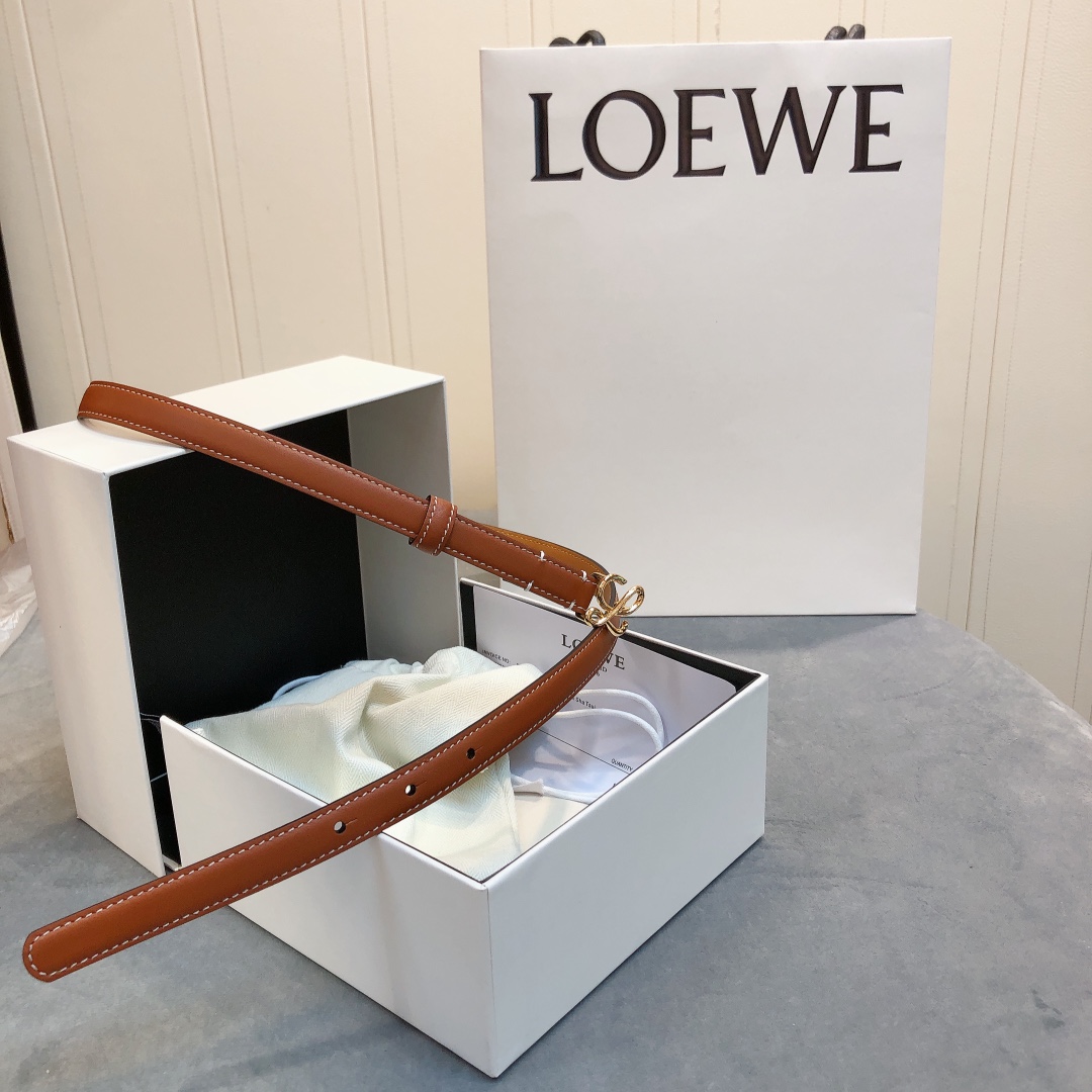 Loewe✨罗意威 2020Sss秋冬新款 光滑小牛皮腰带 外缝线窄版对比色缝线衿腰带 配有 L 字母组