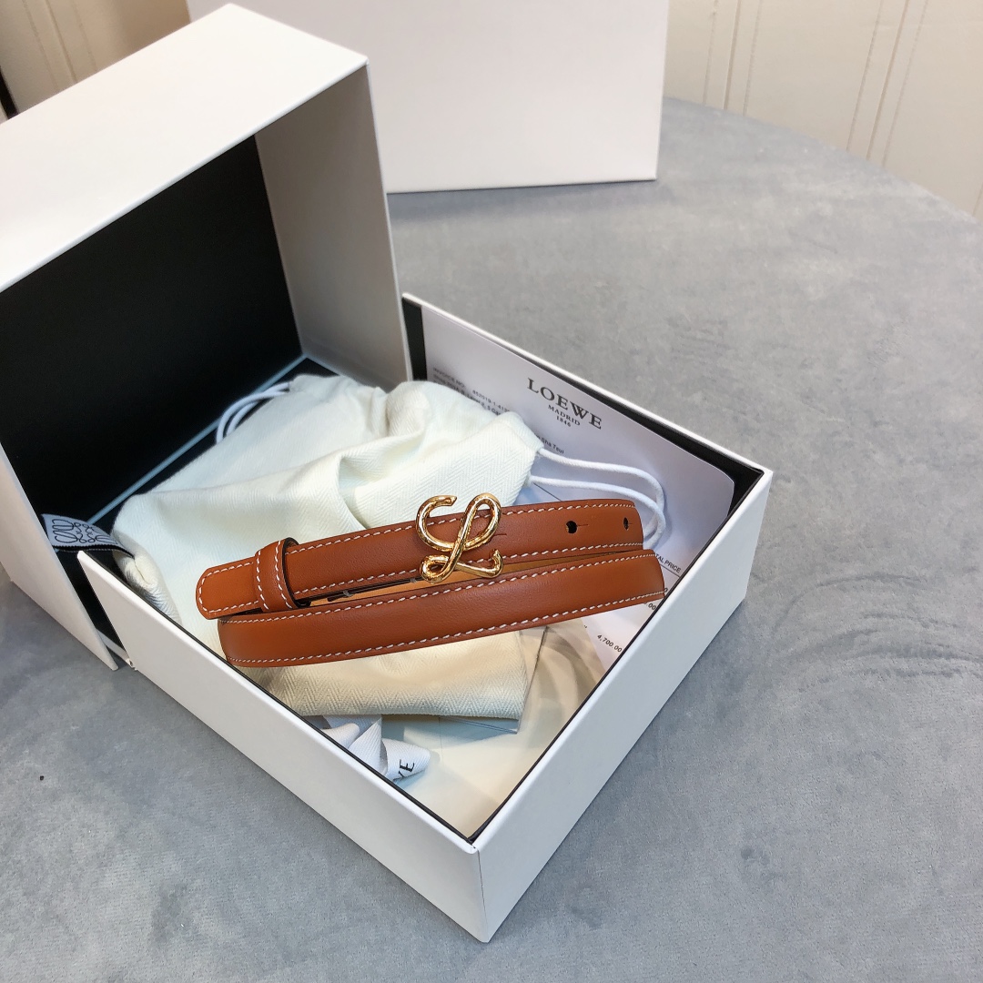 Loewe✨罗意威 2020Sss秋冬新款 光滑小牛皮腰带 外缝线窄版对比色缝线衿腰带 配有 L 字母组