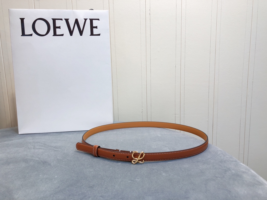 Loewe✨罗意威 2020Sss秋冬新款 光滑小牛皮腰带 外缝线窄版对比色缝线衿腰带 配有 L 字母组