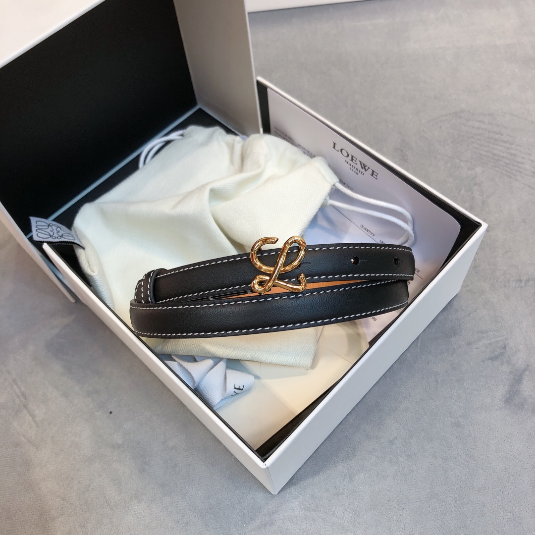 Loewe✨罗意威 2020Sss秋冬新款 光滑小牛皮腰带 外缝线窄版对比色缝线衿腰带 配有 L 字母组