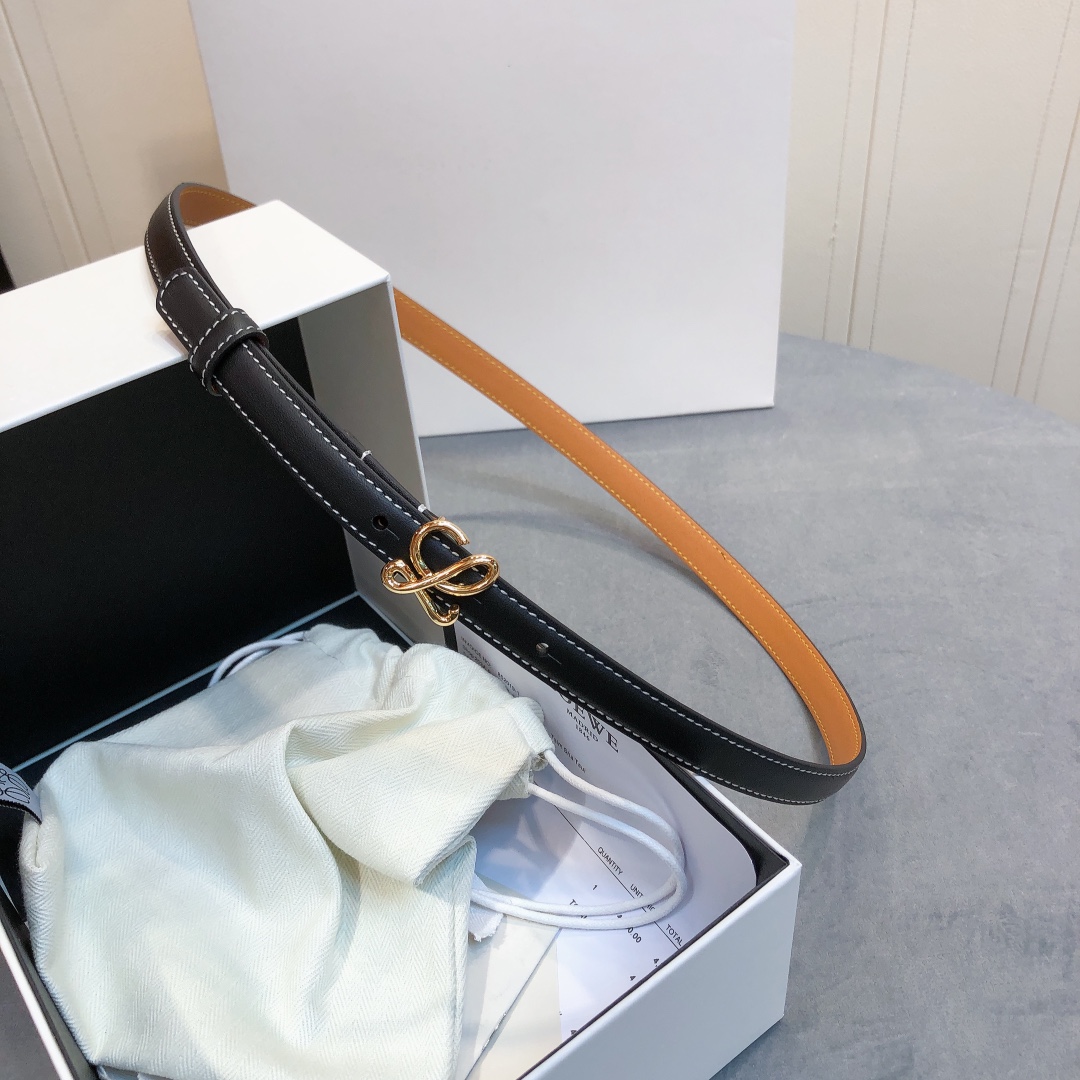 Loewe✨罗意威 2020Sss秋冬新款 光滑小牛皮腰带 外缝线窄版对比色缝线衿腰带 配有 L 字母组
