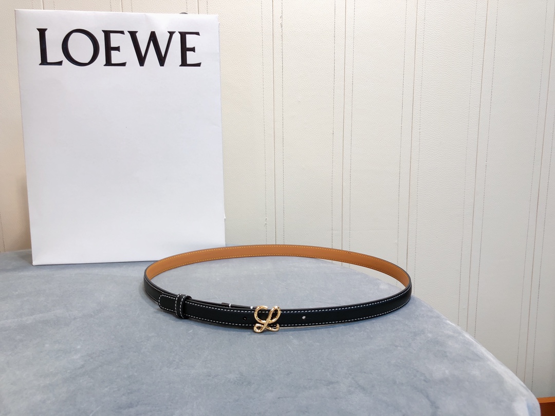 Loewe✨罗意威 2020Sss秋冬新款 光滑小牛皮腰带 外缝线窄版对比色缝线衿腰带 配有 L 字母组