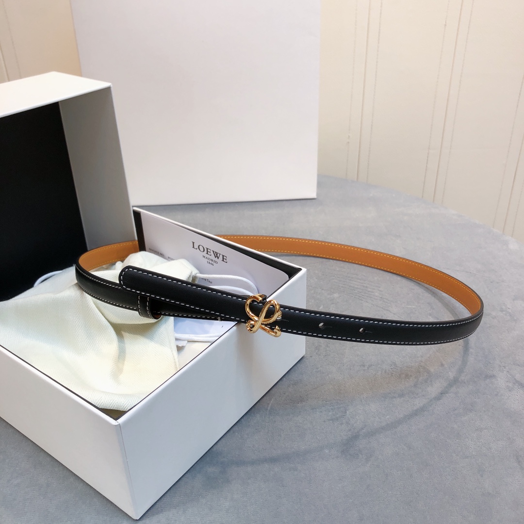 Loewe✨罗意威 2020Sss秋冬新款 光滑小牛皮腰带 外缝线窄版对比色缝线衿腰带 配有 L 字母组