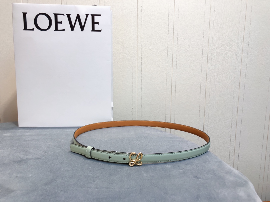 Loewe✨罗意威 2020Sss秋冬新款 光滑小牛皮腰带 外缝线窄版对比色缝线衿腰带 配有 L 字母组