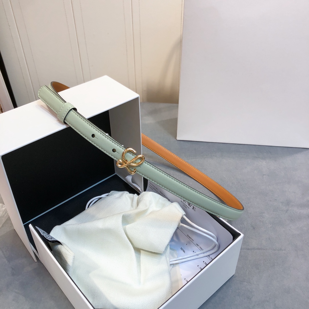 Loewe✨罗意威 2020Sss秋冬新款 光滑小牛皮腰带 外缝线窄版对比色缝线衿腰带 配有 L 字母组