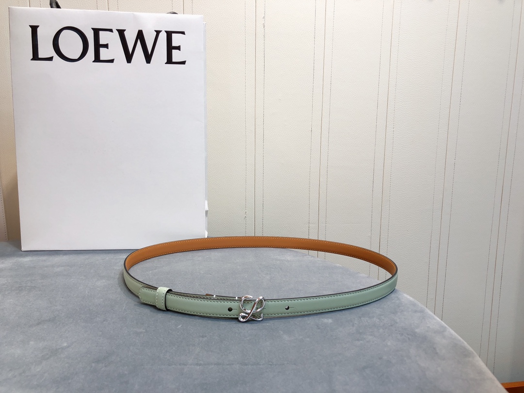 Loewe✨罗意威 2020Sss秋冬新款 光滑小牛皮腰带 外缝线窄版对比色缝线衿腰带 配有 L 字母组