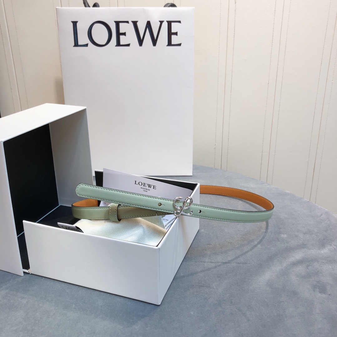 Loewe✨罗意威 2020Sss秋冬新款 光滑小牛皮腰带 外缝线窄版对比色缝线衿腰带 配有 L 字母组
