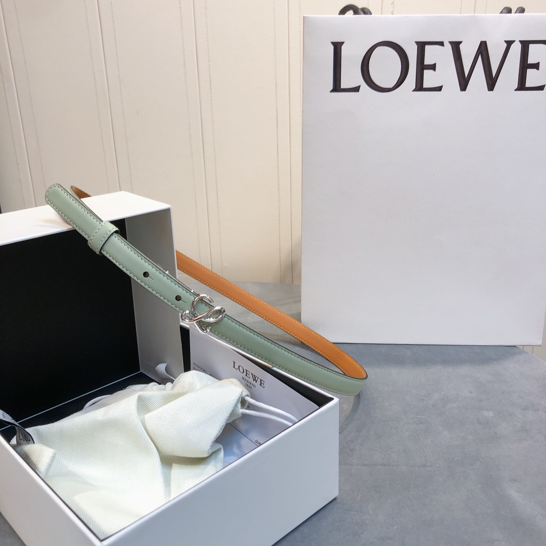 Loewe✨罗意威 2020Sss秋冬新款 光滑小牛皮腰带 外缝线窄版对比色缝线衿腰带 配有 L 字母组