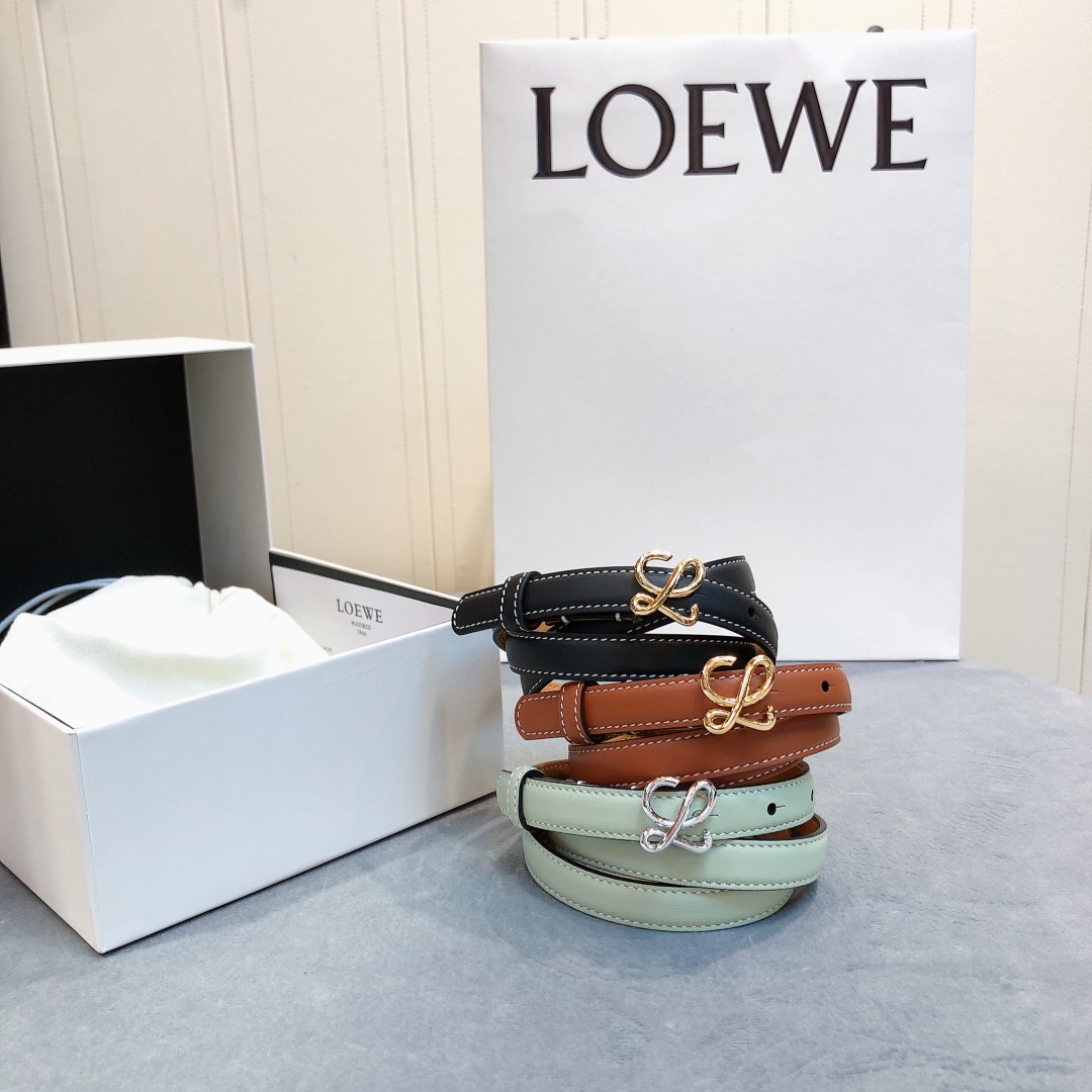 Loewe✨罗意威 2020Sss秋冬新款 光滑小牛皮腰带 外缝线窄版对比色缝线衿腰带 配有 L 字母组