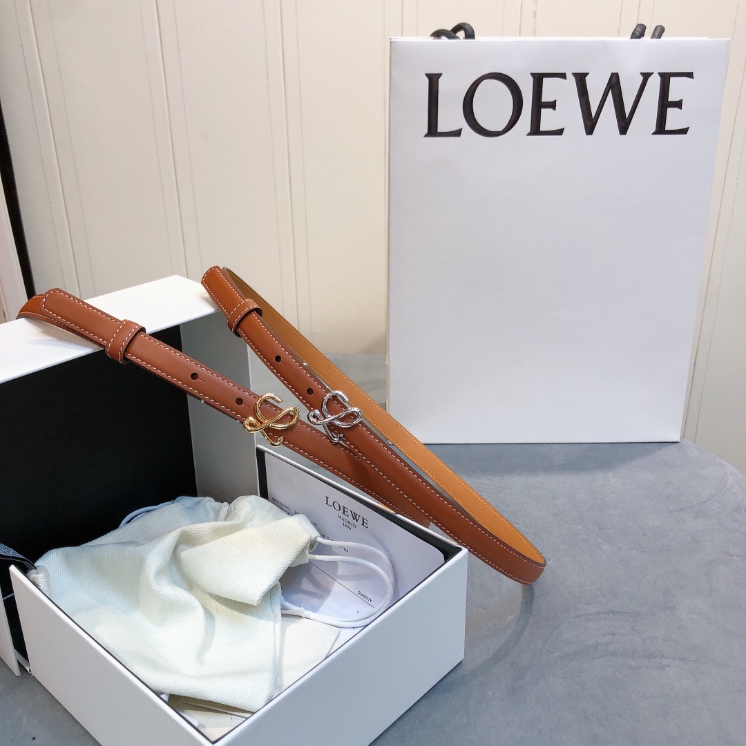 Loewe✨罗意威 2020Sss秋冬新款 光滑小牛皮腰带 外缝线窄版对比色缝线衿腰带 配有 L 字母组