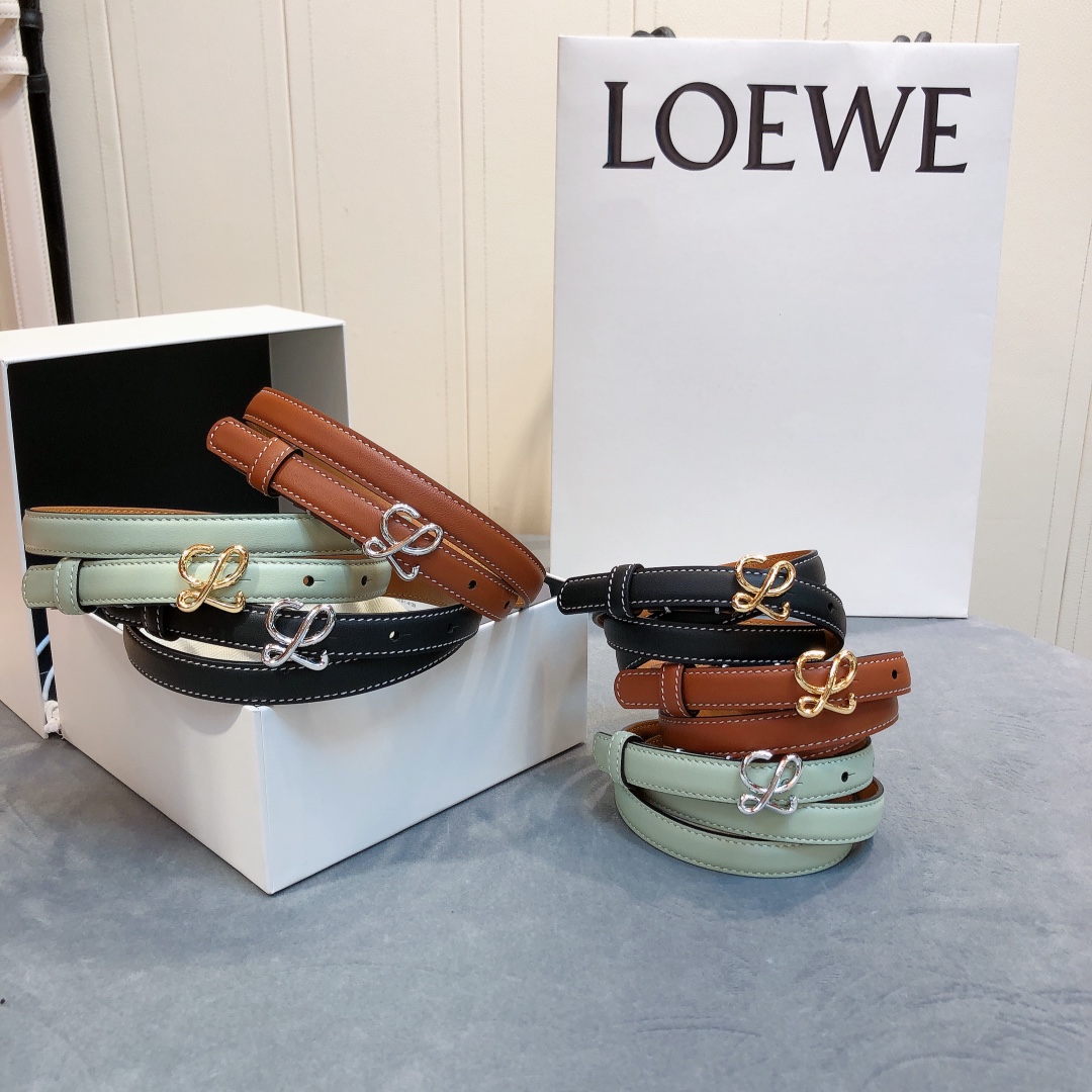 Loewe✨罗意威 2020Sss秋冬新款 光滑小牛皮腰带 外缝线窄版对比色缝线衿腰带 配有 L 字母组