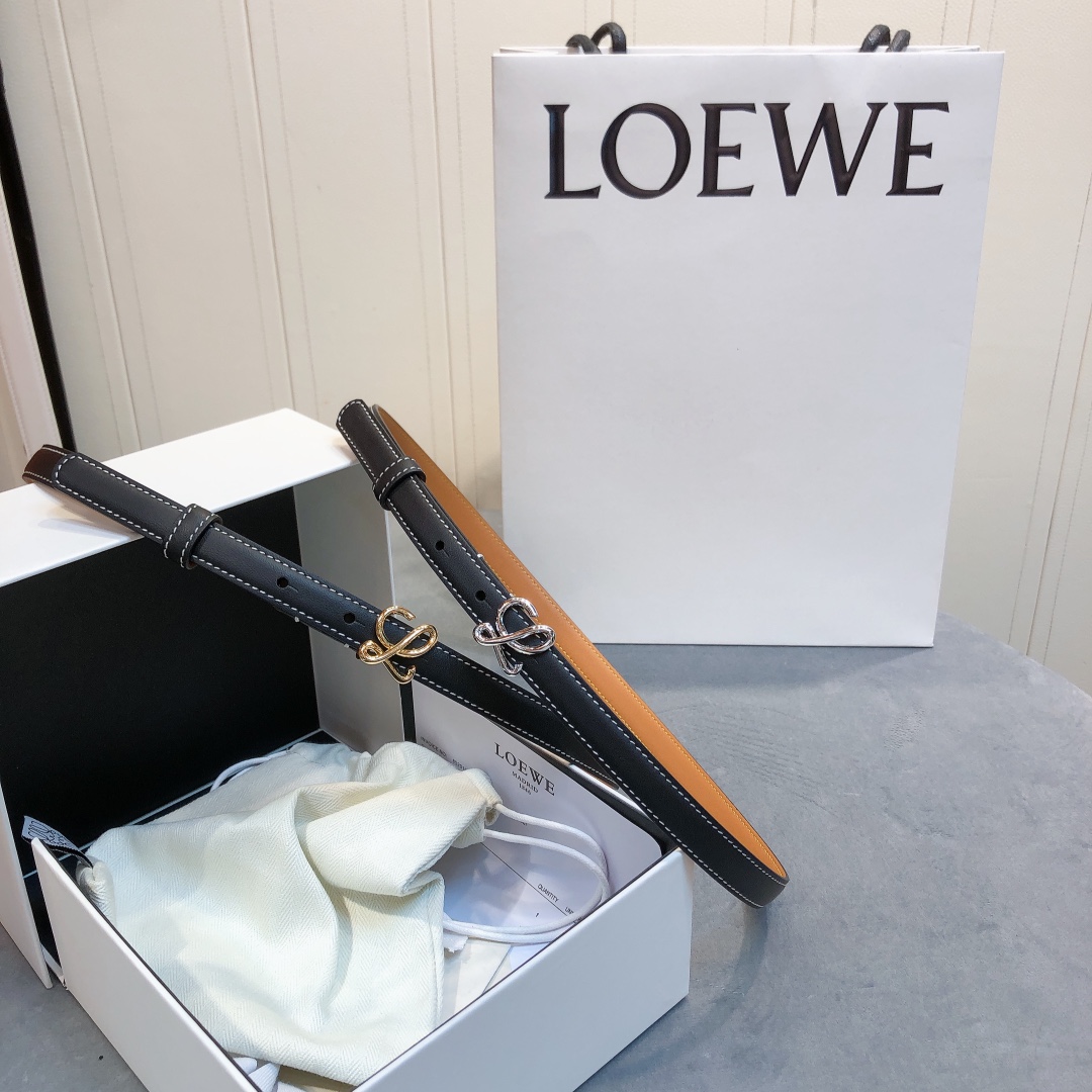 Loewe✨罗意威 2020Sss秋冬新款 光滑小牛皮腰带 外缝线窄版对比色缝线衿腰带 配有 L 字母组