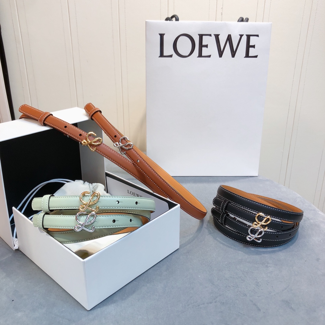 Loewe✨罗意威 2020Sss秋冬新款 光滑小牛皮腰带 外缝线窄版对比色缝线衿腰带 配有 L 字母组