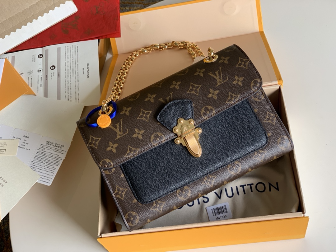NO:396674,【Exclusive real shot M41730】Produced by M41731 FL factory VICTOIRE Matched with Monogram canvas with colorful calfskin This new Victoire bag shiny metal buckle and sliding bag chain style size 26*17*9cm Y.,LV [original leather],louis vuitton,cowhide19860909【独家实拍M41730】M41731 FL厂出品 VICTOIRE 以Monogram帆布搭配彩色小牛皮 此款全新的Victoire包袋闪亮金属搭扣与滑动包链的样式 size 26*17*9cm Y.,LV【原厂皮】,louis vuitton,cowhide,Bag