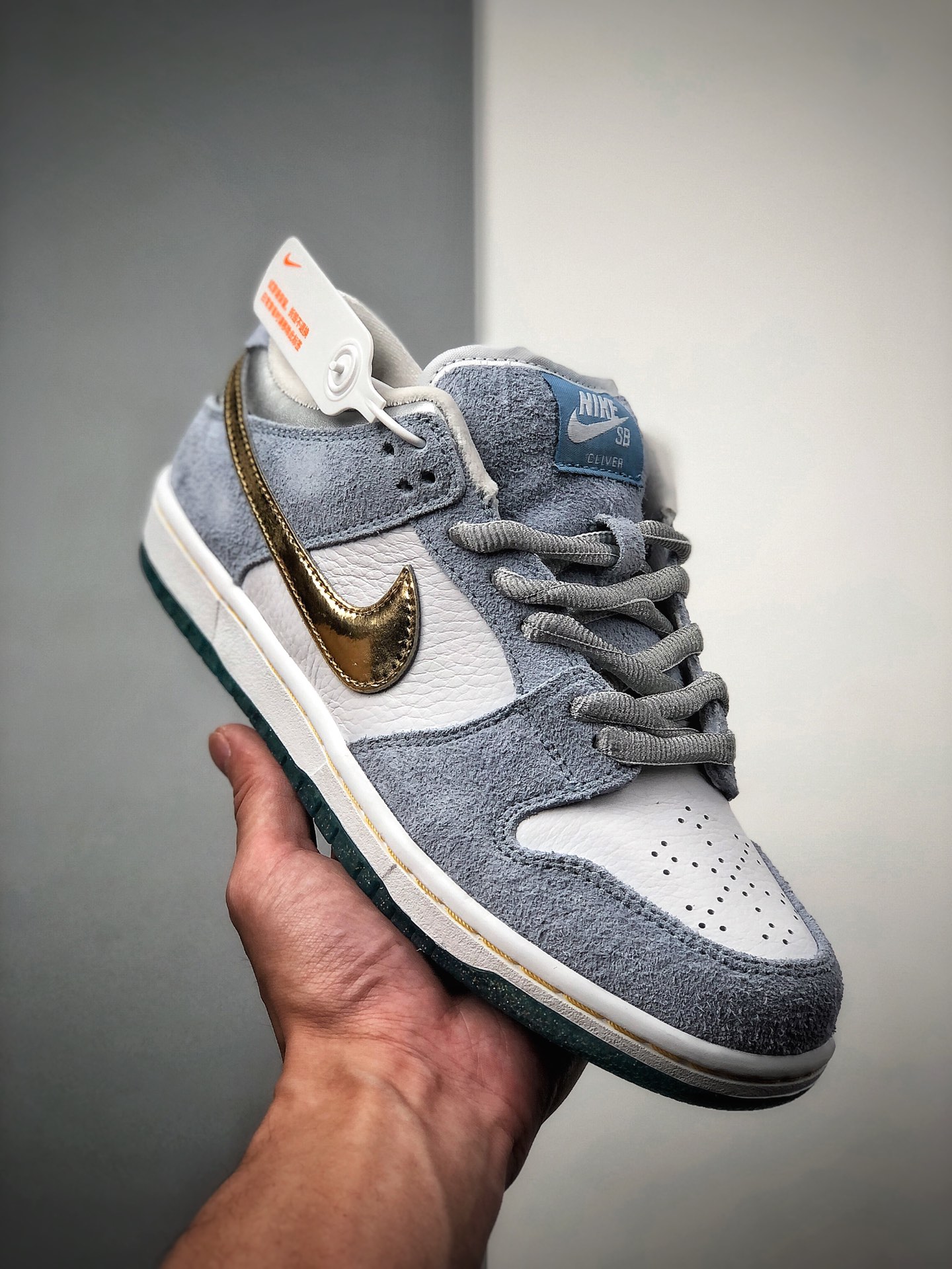Sean Cliver x Nike SB Dunk Low Pro QS artista skate azul de invierno día de San Valentín. Por el patrón de la plantilla…