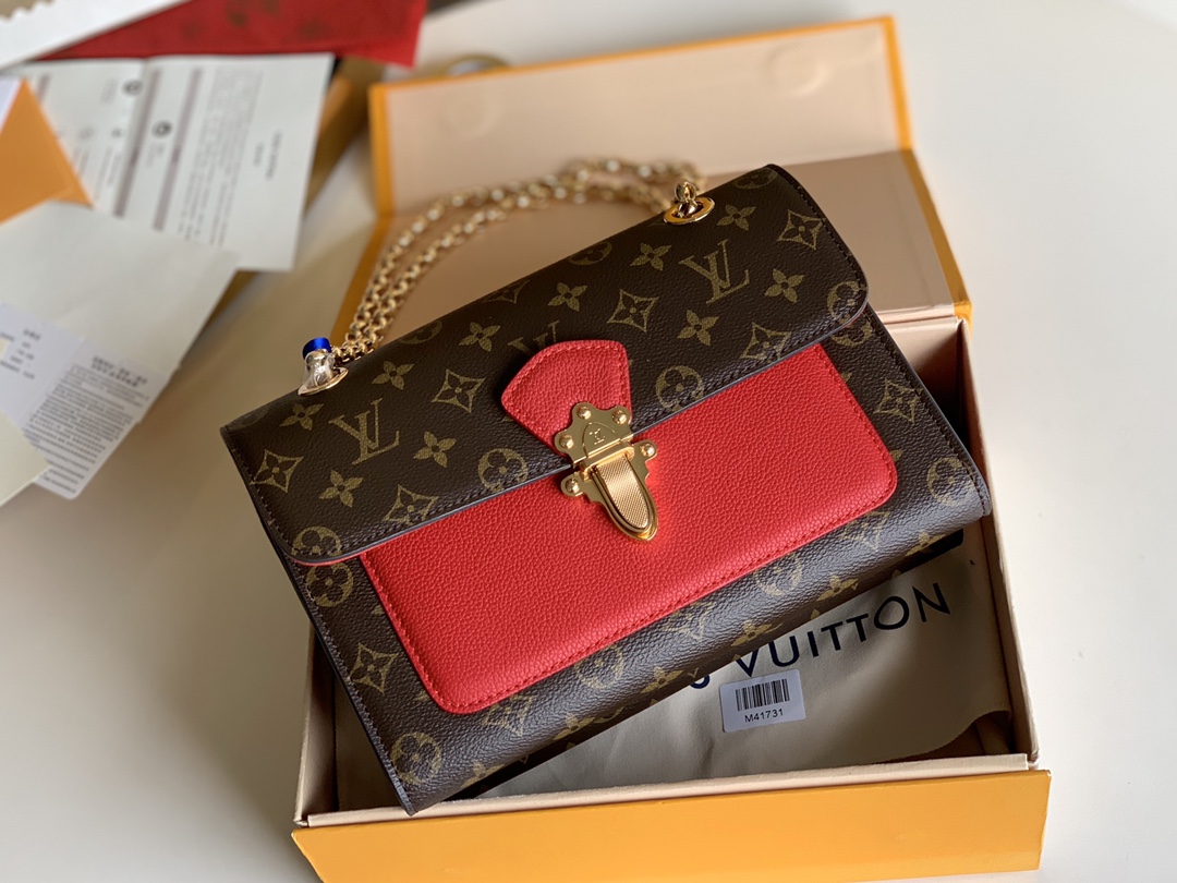 NO:396672,【Exclusive real photo M41731】Produced by FL factory VICTOIRE with Monogram canvas and colorful calfskin This new Victoire bag shiny metal buckle and sliding bag chain style size 26*17*9cm Y.,LV [original leather],louis vuitton,cowhide19860909【独家实拍M41731】FL厂出品 VICTOIRE 以Monogram帆布搭配彩色小牛皮 此款全新的Victoire包袋闪亮金属搭扣与滑动包链的样式 size 26*17*9cm Y.,LV【原厂皮】,louis vuitton,cowhide,Bag
