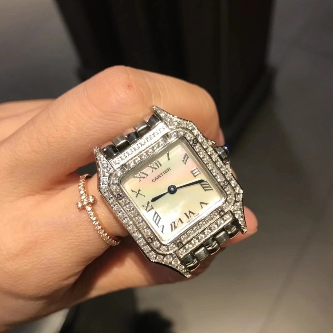 Cartier 卡家Panthère de Cartier 猎豹系列腕表 原装尺寸 316L精钢表壳 中号：27 x 37毫米