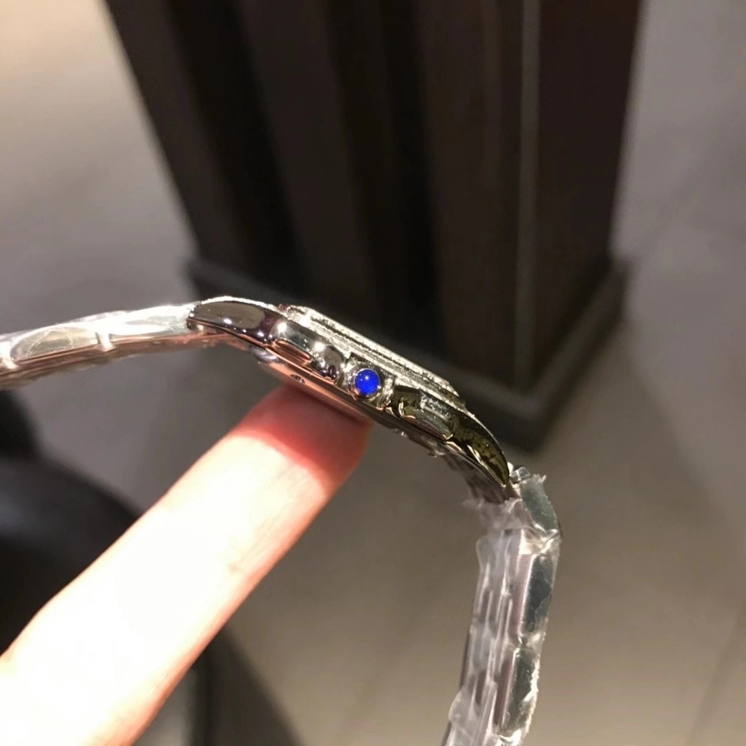 Cartier 卡家Panthère de Cartier 猎豹系列腕表 原装尺寸 316L精钢表壳 中号：27 x 37毫米