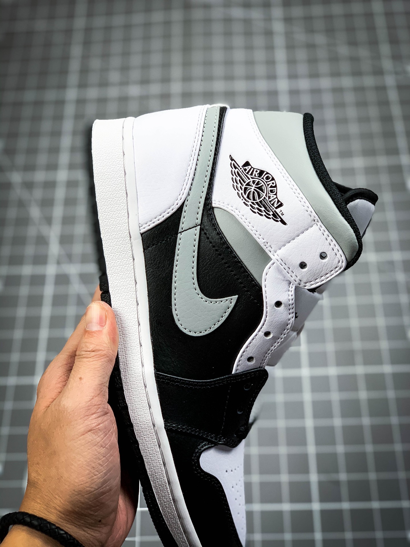 260  Air Jordan 1 Mid AJ1乔1中帮文化篮球鞋 男鞋8孔 554724-113
