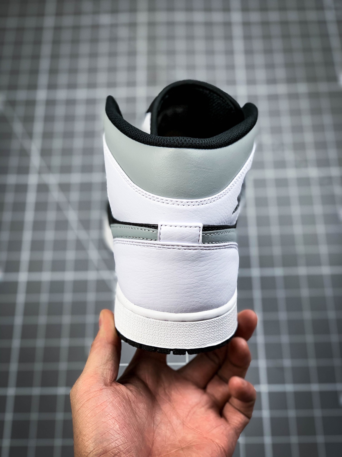 260  Air Jordan 1 Mid AJ1乔1中帮文化篮球鞋 男鞋8孔 554724-113