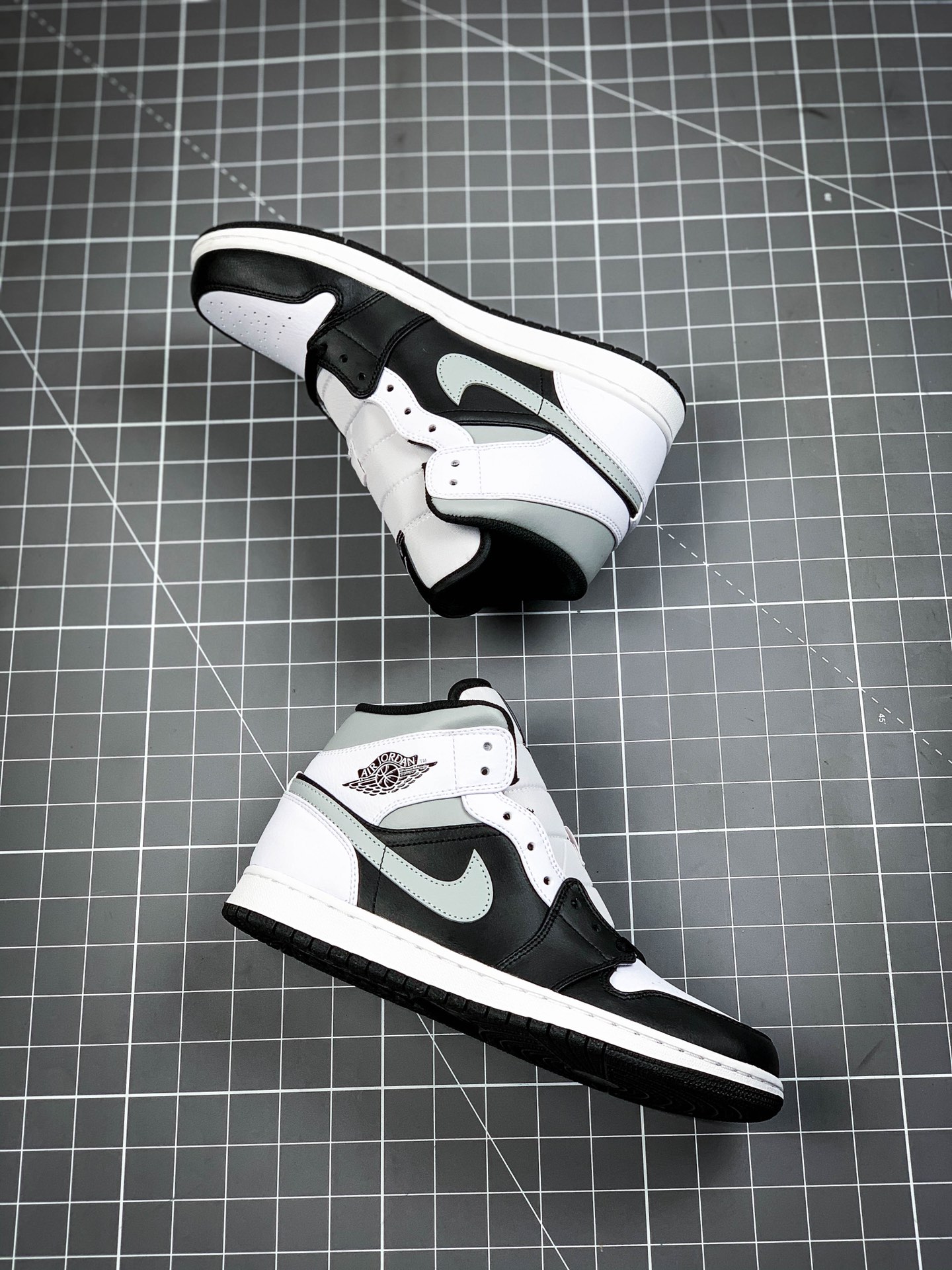 260  Air Jordan 1 Mid AJ1乔1中帮文化篮球鞋 男鞋8孔 554724-113