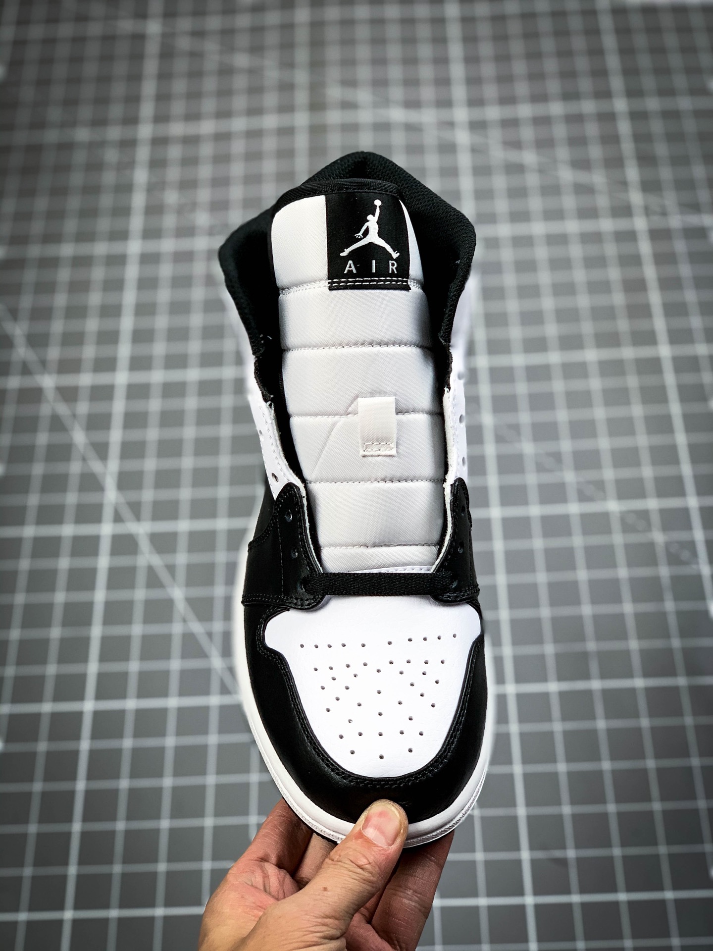 260  Air Jordan 1 Mid AJ1乔1中帮文化篮球鞋 男鞋8孔 554724-113