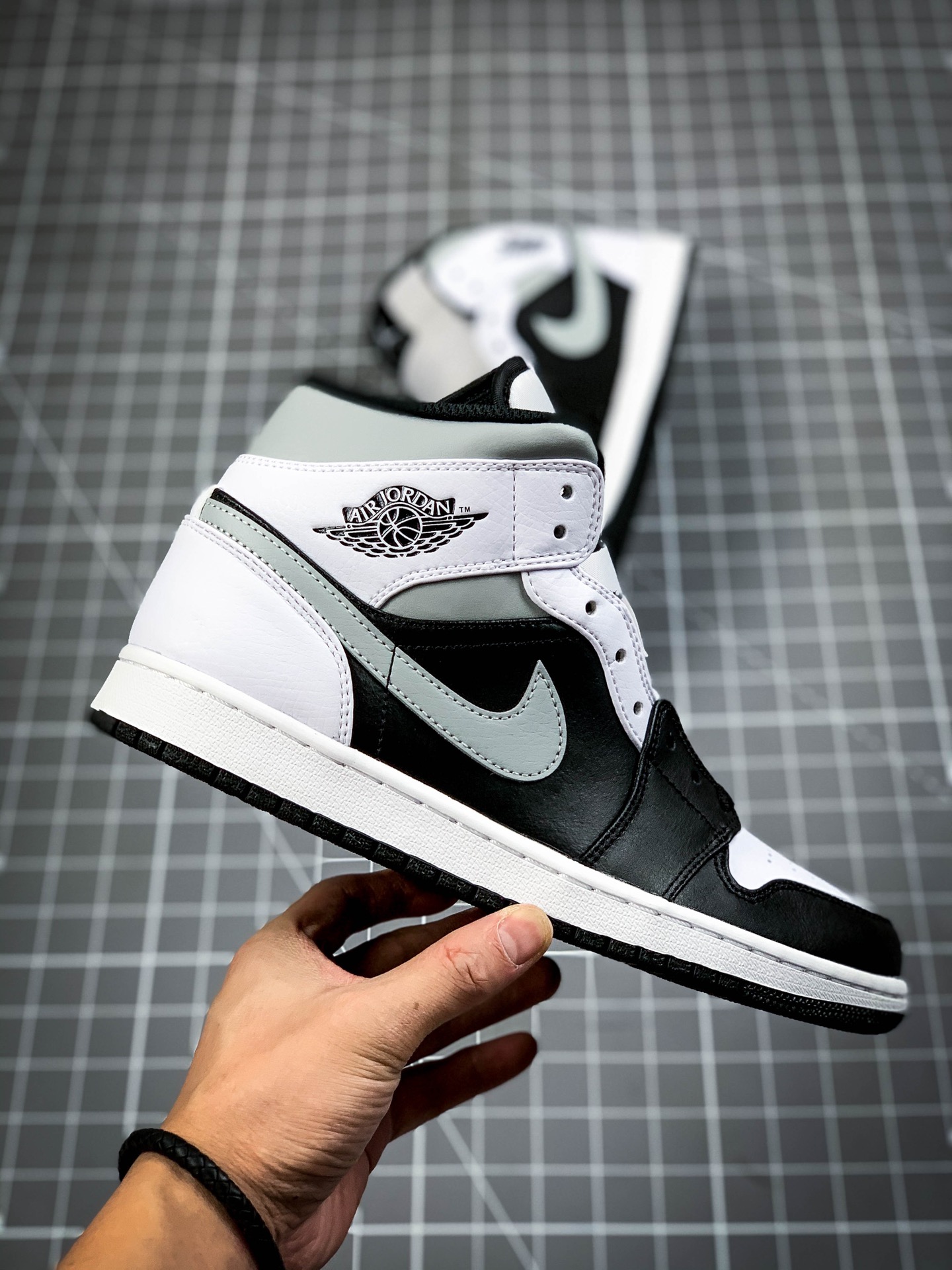 260  Air Jordan 1 Mid AJ1乔1中帮文化篮球鞋 男鞋8孔 554724-113