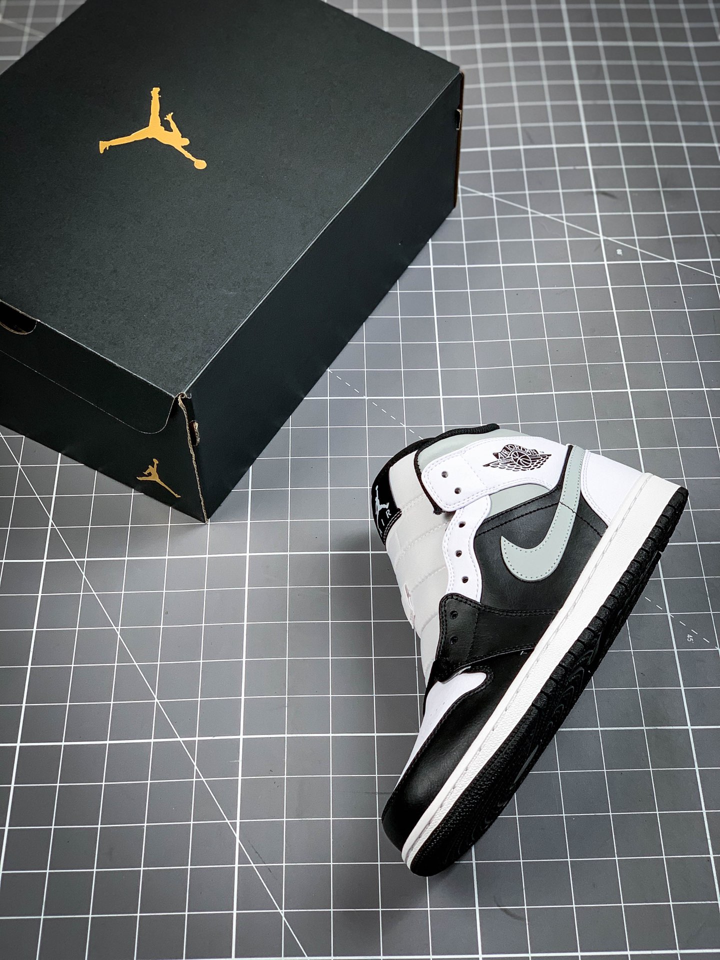 260  Air Jordan 1 Mid AJ1乔1中帮文化篮球鞋 男鞋8孔 554724-113