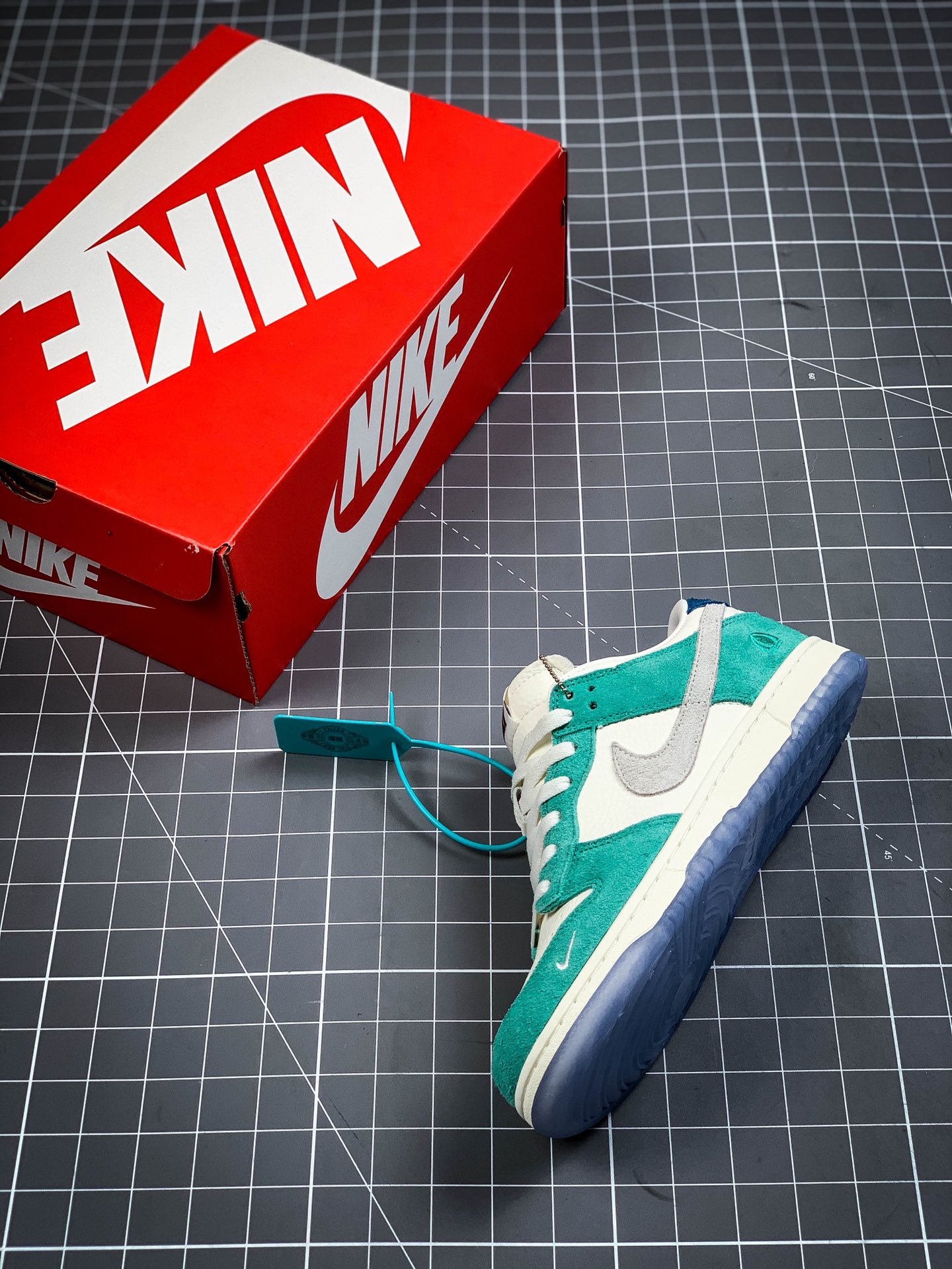 280 Nike Kasina x Nike Dunk Low “80s Bus”蓝黄工业蓝CZ6501-100