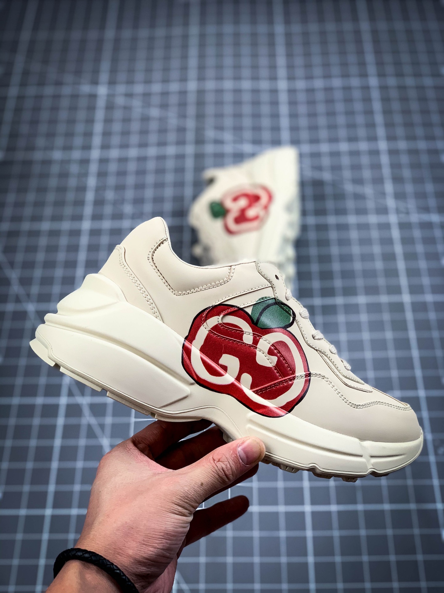 270  Gucci Rhyton Vintage Trainer Sneaker 古驰老爹3D皮革角状复古慢跑鞋 消退的巴黎世家姥爷潮