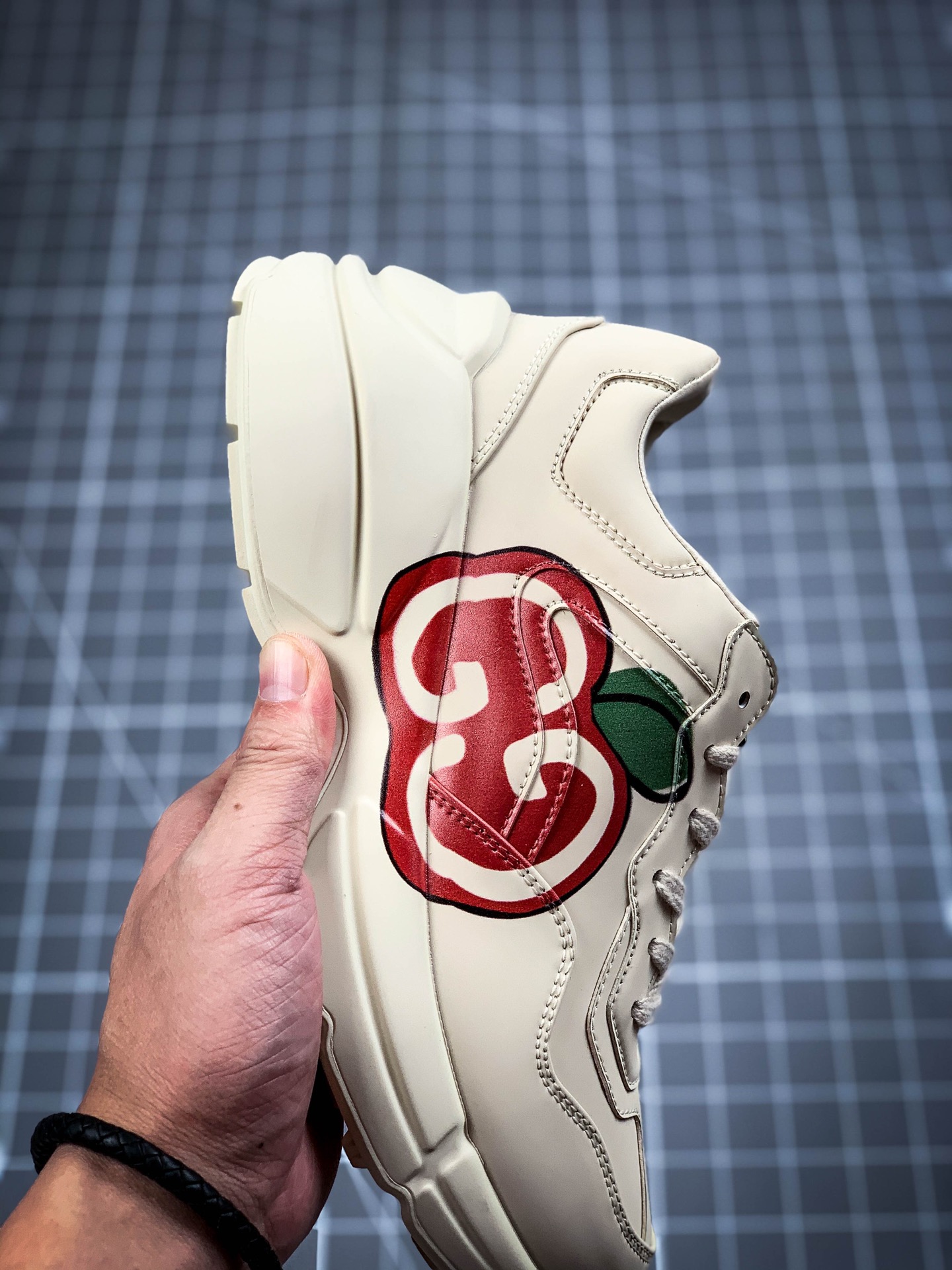 270  Gucci Rhyton Vintage Trainer Sneaker 古驰老爹3D皮革角状复古慢跑鞋 消退的巴黎世家姥爷潮