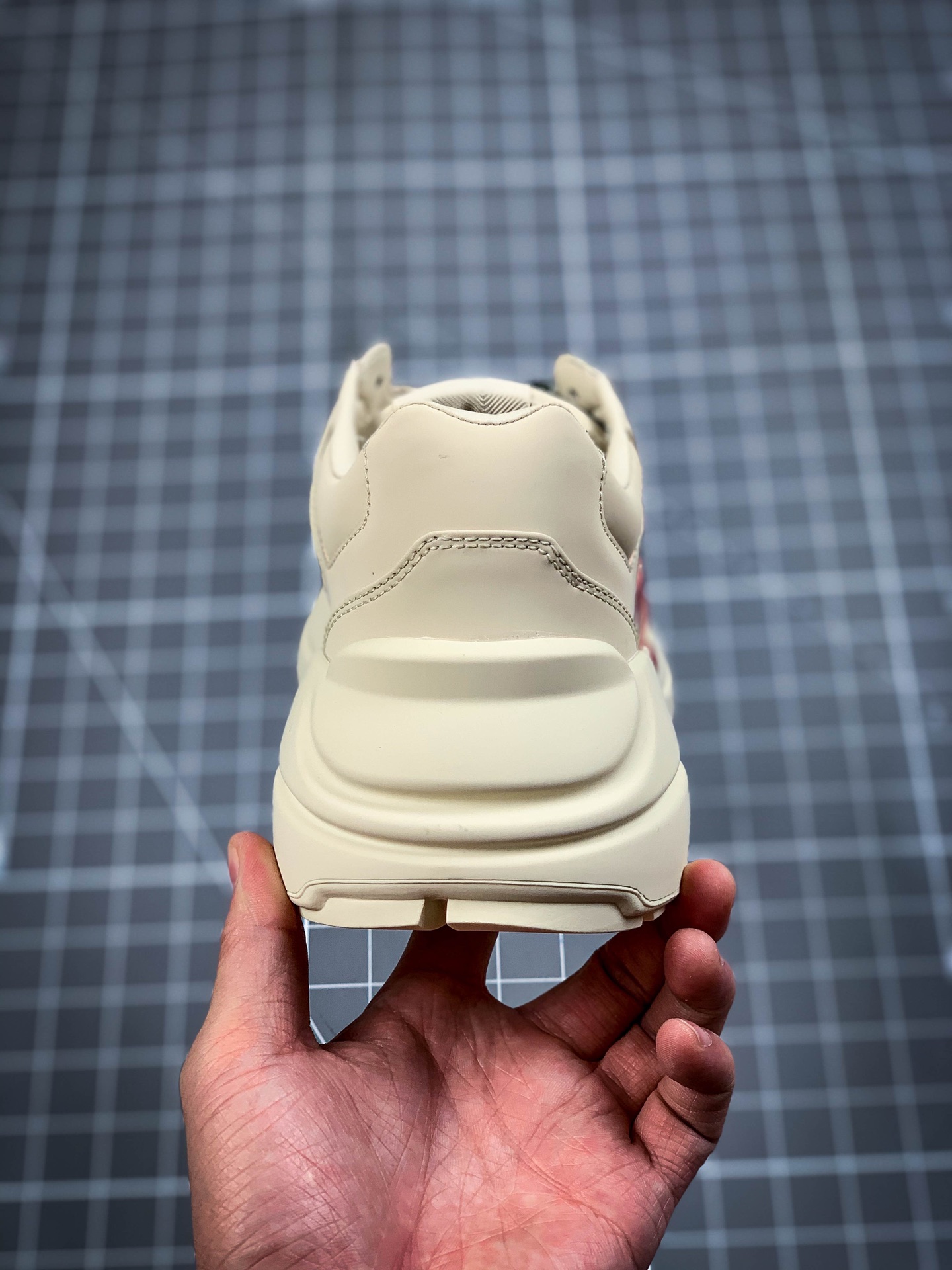 270  Gucci Rhyton Vintage Trainer Sneaker 古驰老爹3D皮革角状复古慢跑鞋 消退的巴黎世家姥爷潮