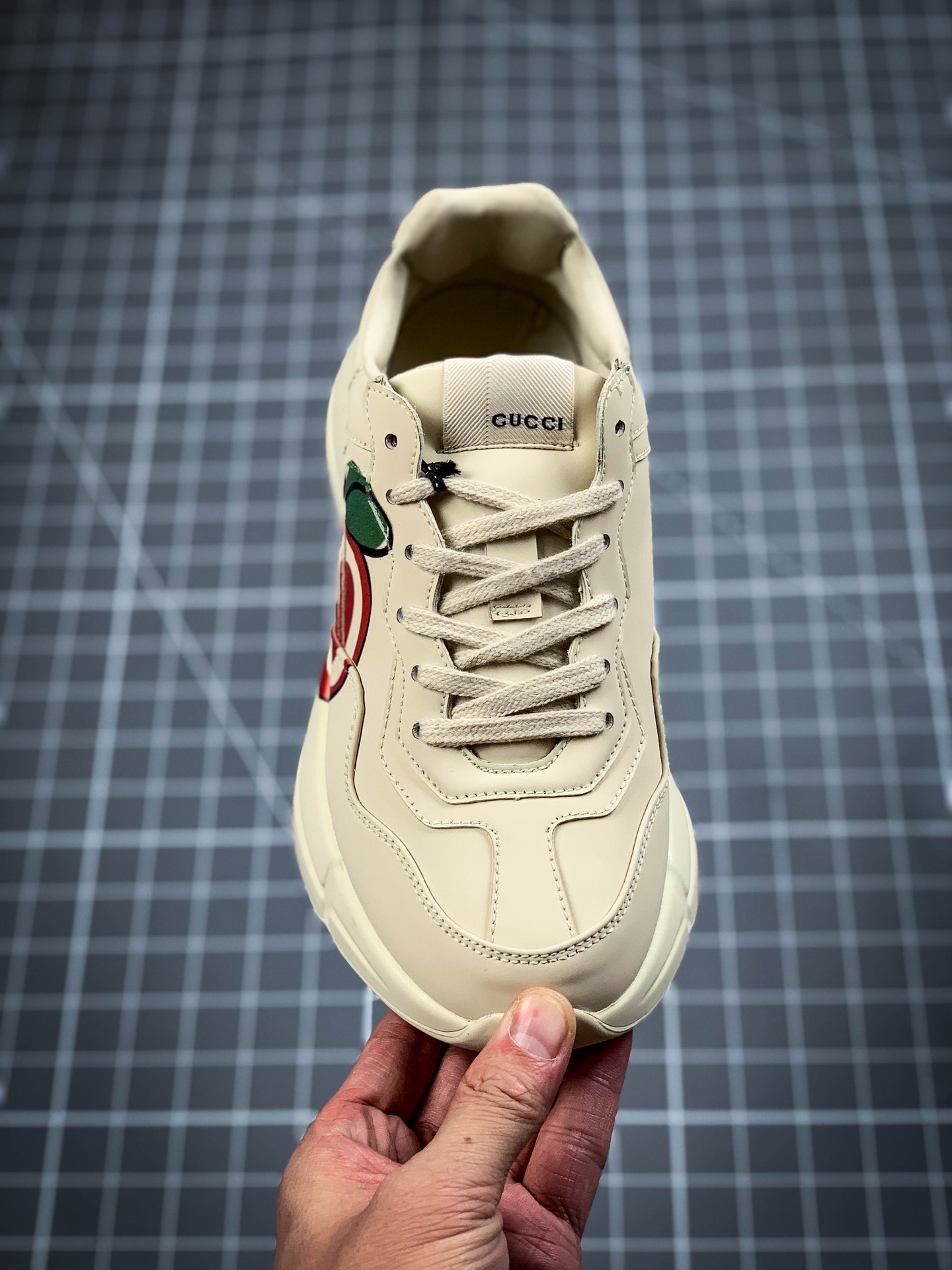 270  Gucci Rhyton Vintage Trainer Sneaker 古驰老爹3D皮革角状复古慢跑鞋 消退的巴黎世家姥爷潮