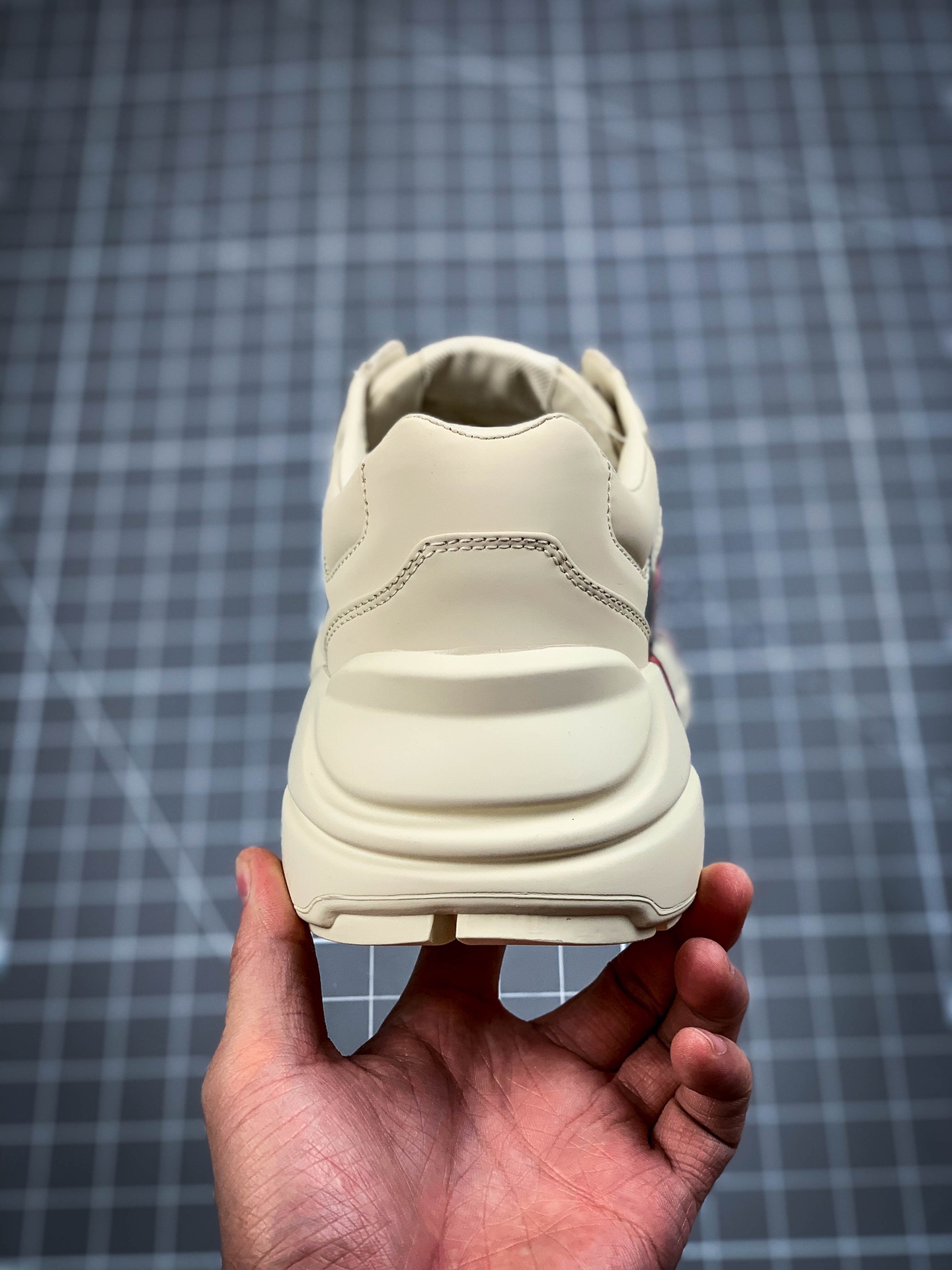 270  Gucci Rhyton Vintage Trainer Sneaker 古驰老爹3D皮革角状复古慢跑鞋