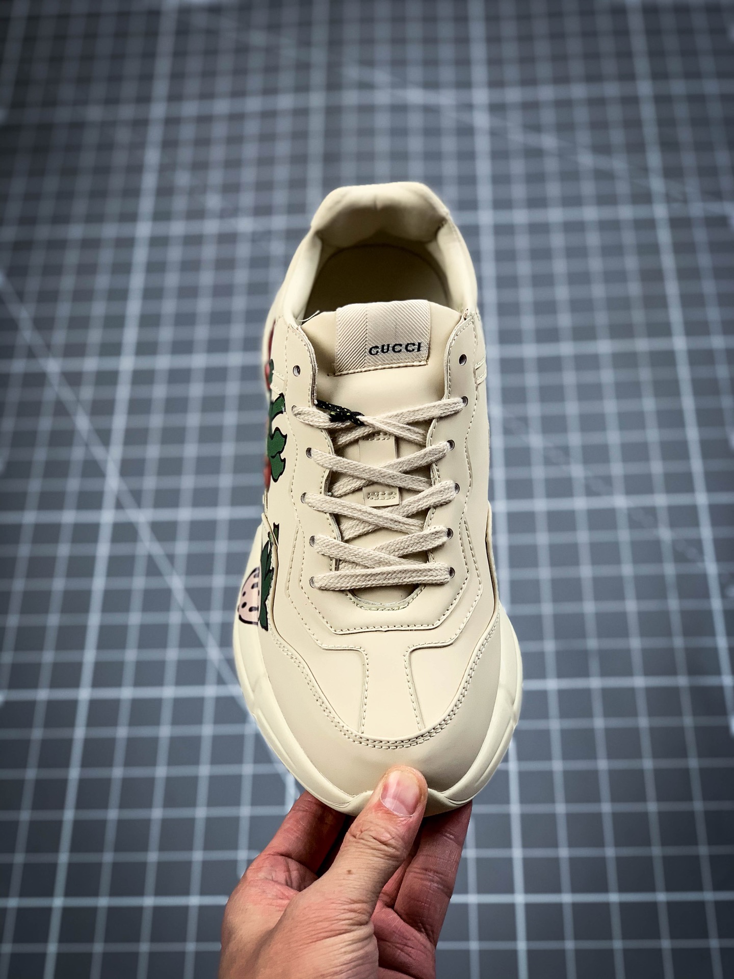 270  Gucci Rhyton Vintage Trainer Sneaker 古驰老爹3D皮革角状复古慢跑鞋