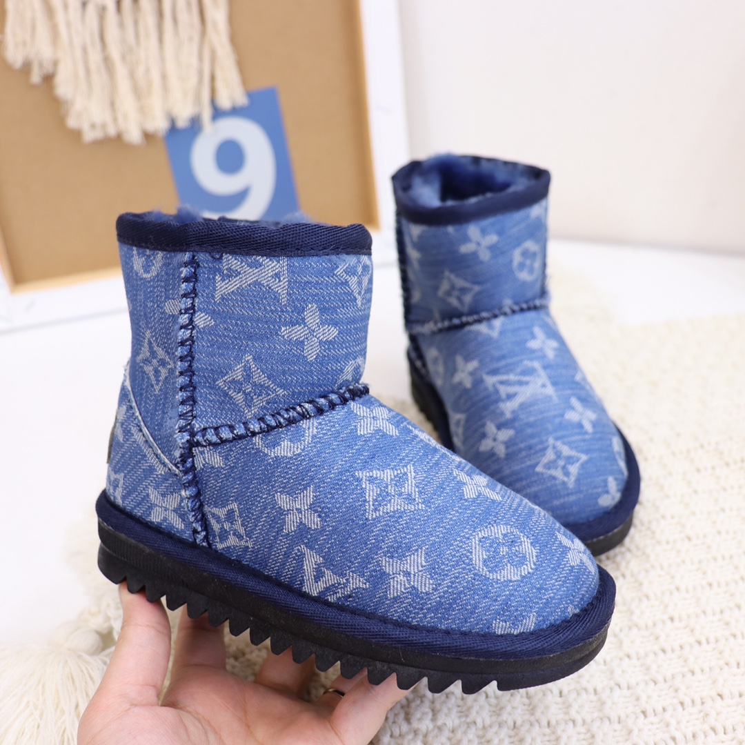 图片[7]-UGG LV字母logo联名款 水洗风格字母⤴️耐磨耐用 🦙内里羊皮毛 专柜同步轻翼大底 儿童25–35…-选品中心