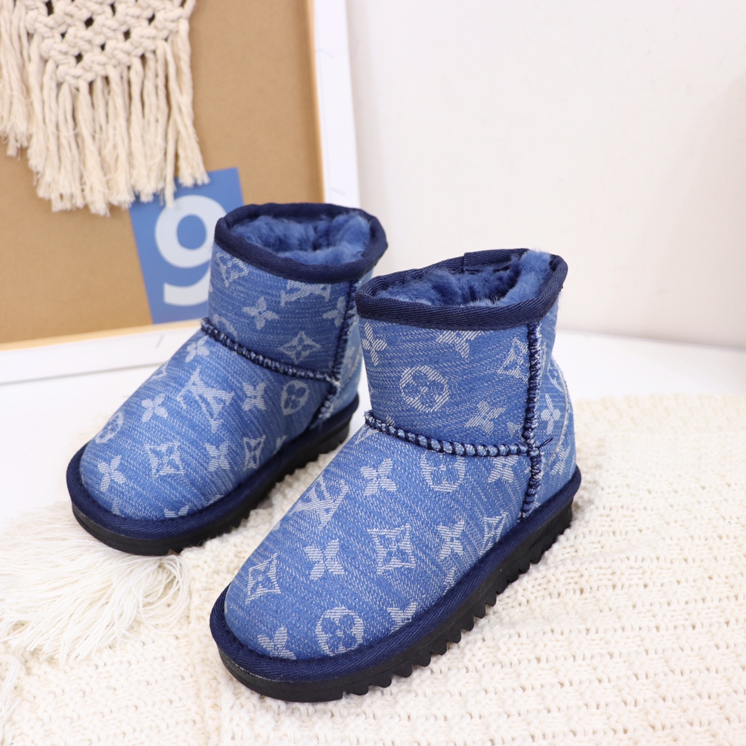 图片[3]-UGG LV字母logo联名款 水洗风格字母⤴️耐磨耐用 🦙内里羊皮毛 专柜同步轻翼大底 儿童25–35…-选品中心