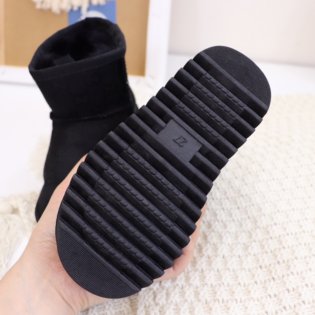 图片[9]-UGG 古驰字母logo联名款 水洗风格字母⤴️耐磨耐用 🦙内里羊皮毛 专柜同步轻翼大底. 儿童25–35..-选品中心