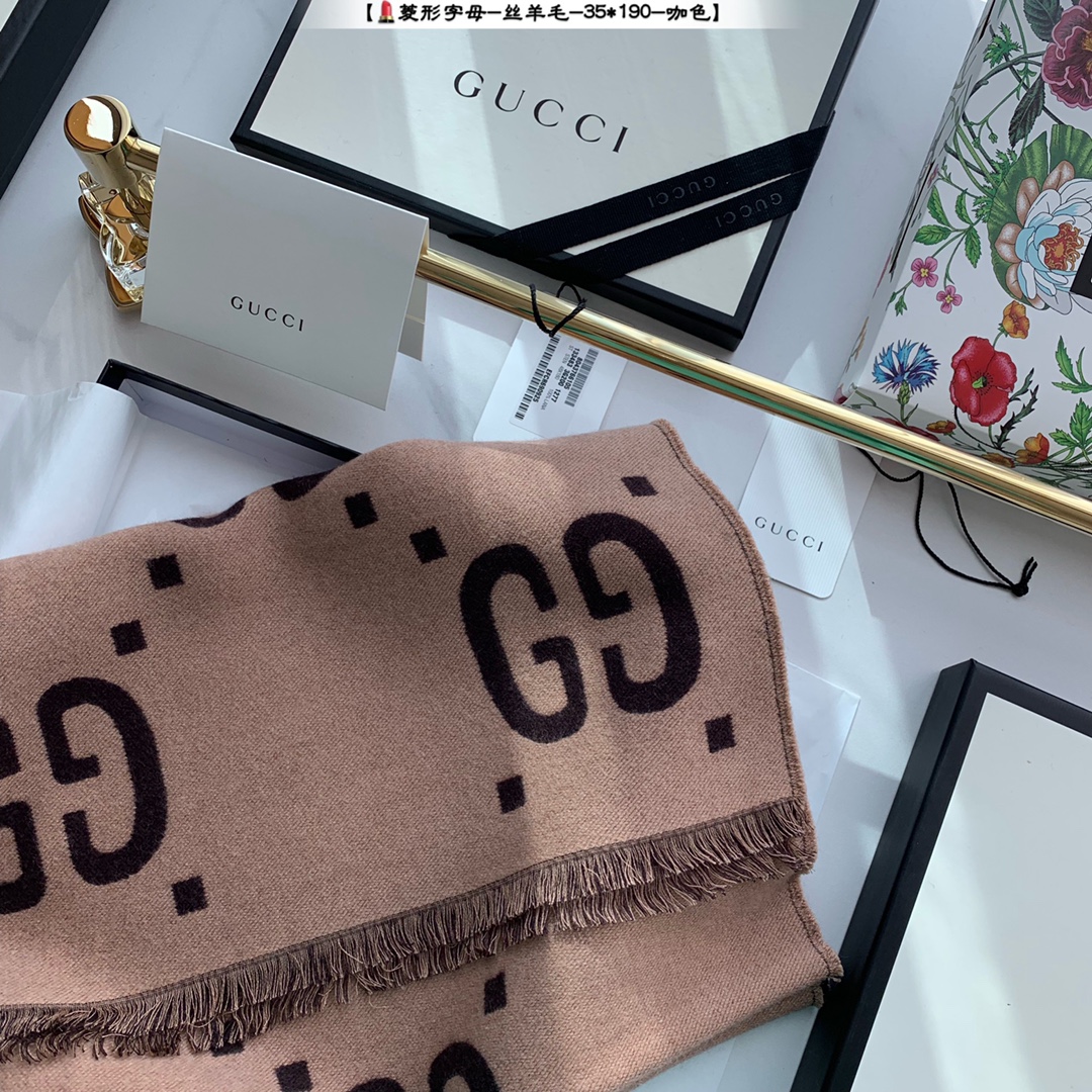 Gucci Niebieski Szary Różowy Czerwony Jedwabny Wełna Wiosenna kolekcja Fashion