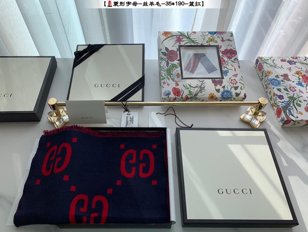 Gucci Niebieski Szary Różowy Czerwony Jedwabny Wełna Wiosenna kolekcja Fashion