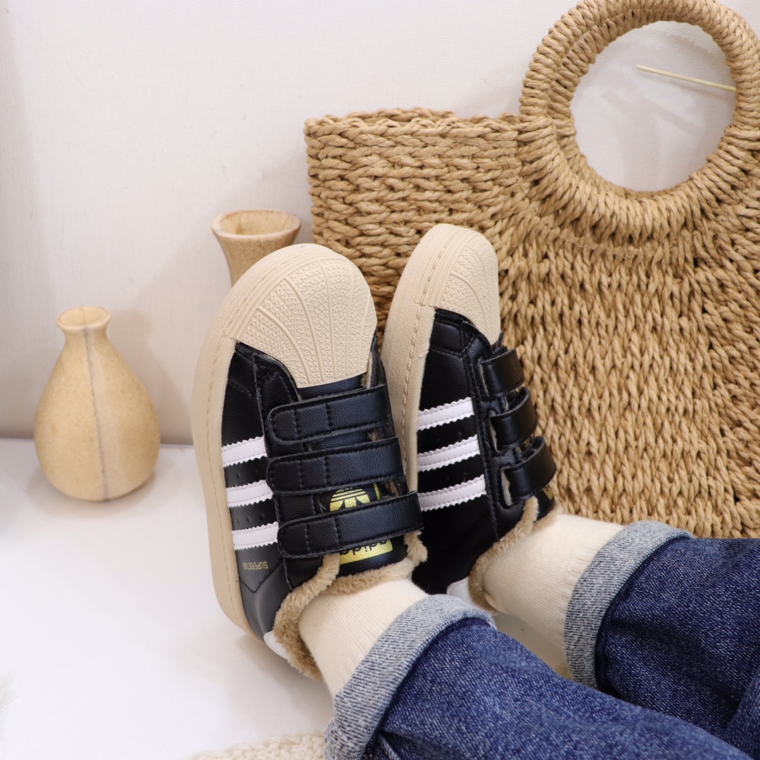 特加绒AD贝壳头魔术贴板鞋 头层软牛皮打造.全鞋加绒👍魔术贴设计穿脱方便快捷运动鞋⬇️加绒护脚保暖首选款。\