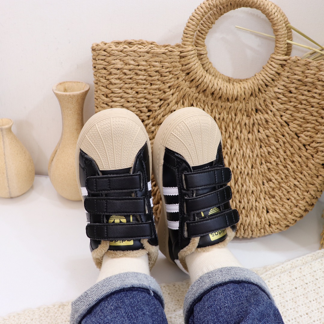 图片[2]-特加绒AD贝壳头魔术贴板鞋 头层软牛皮打造.全鞋加绒👍魔术贴设计穿脱方便快捷运动鞋⬇️加绒护脚保暖首选款。\”},\”album\”：{\”vipState\”：1,\”id\”：\”_ZDjDjTqnvoPJ93tyUFnnHNncXnonxzUY-选品中心