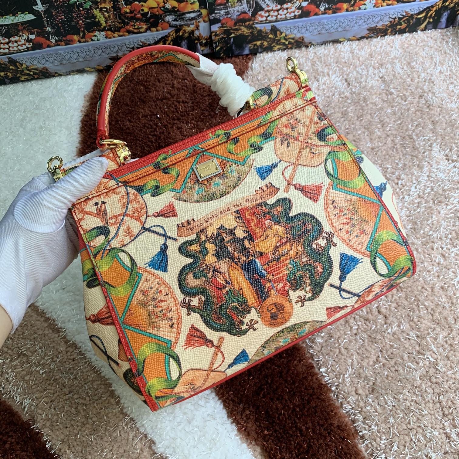 Dolce&Gabbana杜嘉班纳明星同款斜挎包可斜挎配镜子海外代购专用品有范有气场全新包型任何搭配都可