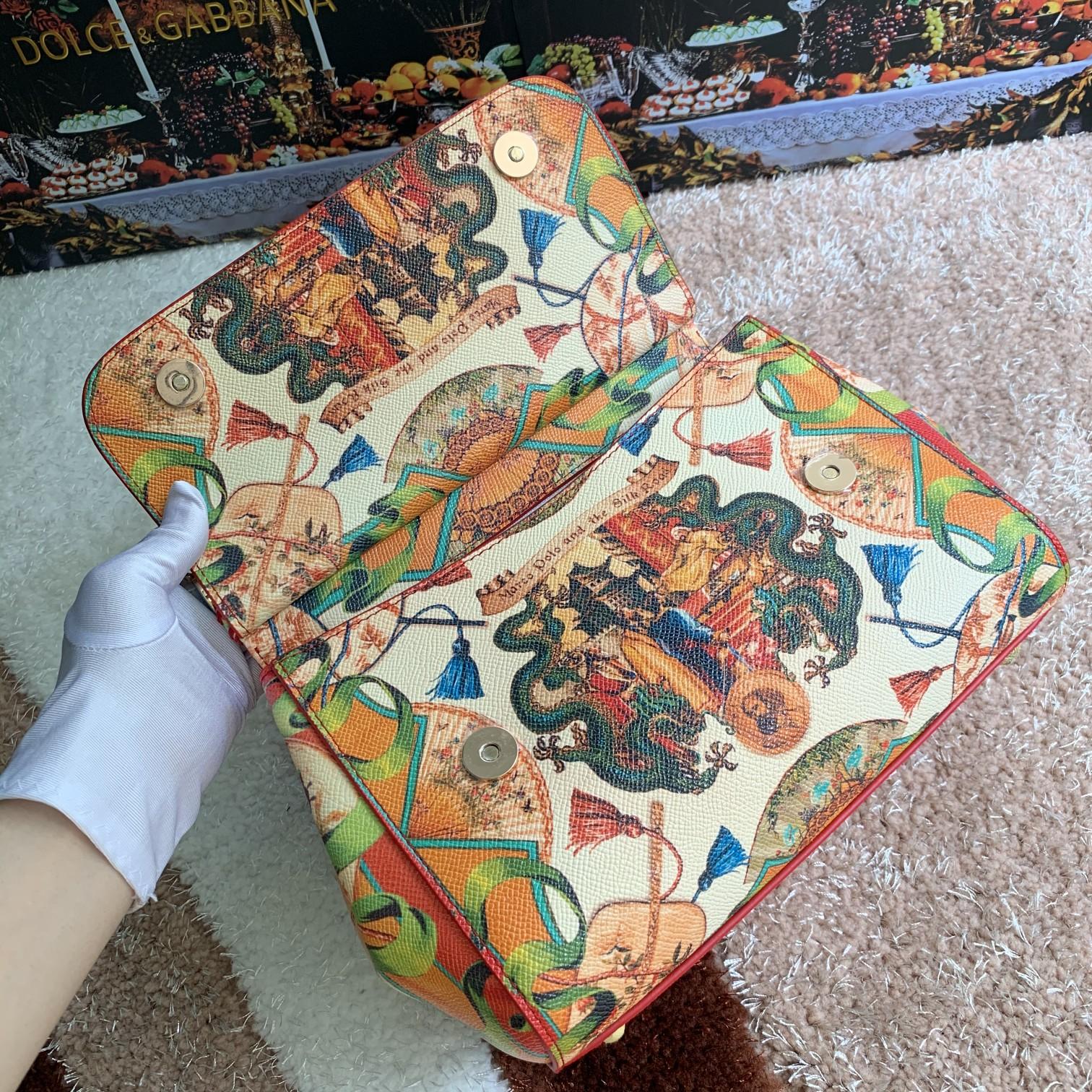 Dolce&Gabbana杜嘉班纳明星同款斜挎包可斜挎配镜子海外代购专用品有范有气场全新包型任何搭配都可