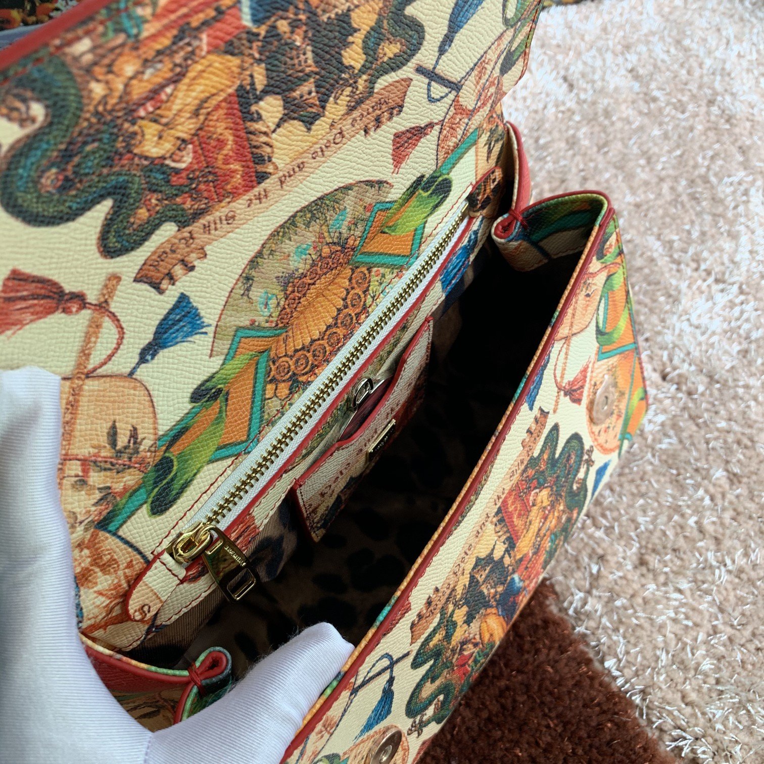 Dolce&Gabbana杜嘉班纳明星同款斜挎包可斜挎配镜子海外代购专用品有范有气场全新包型任何搭配都可