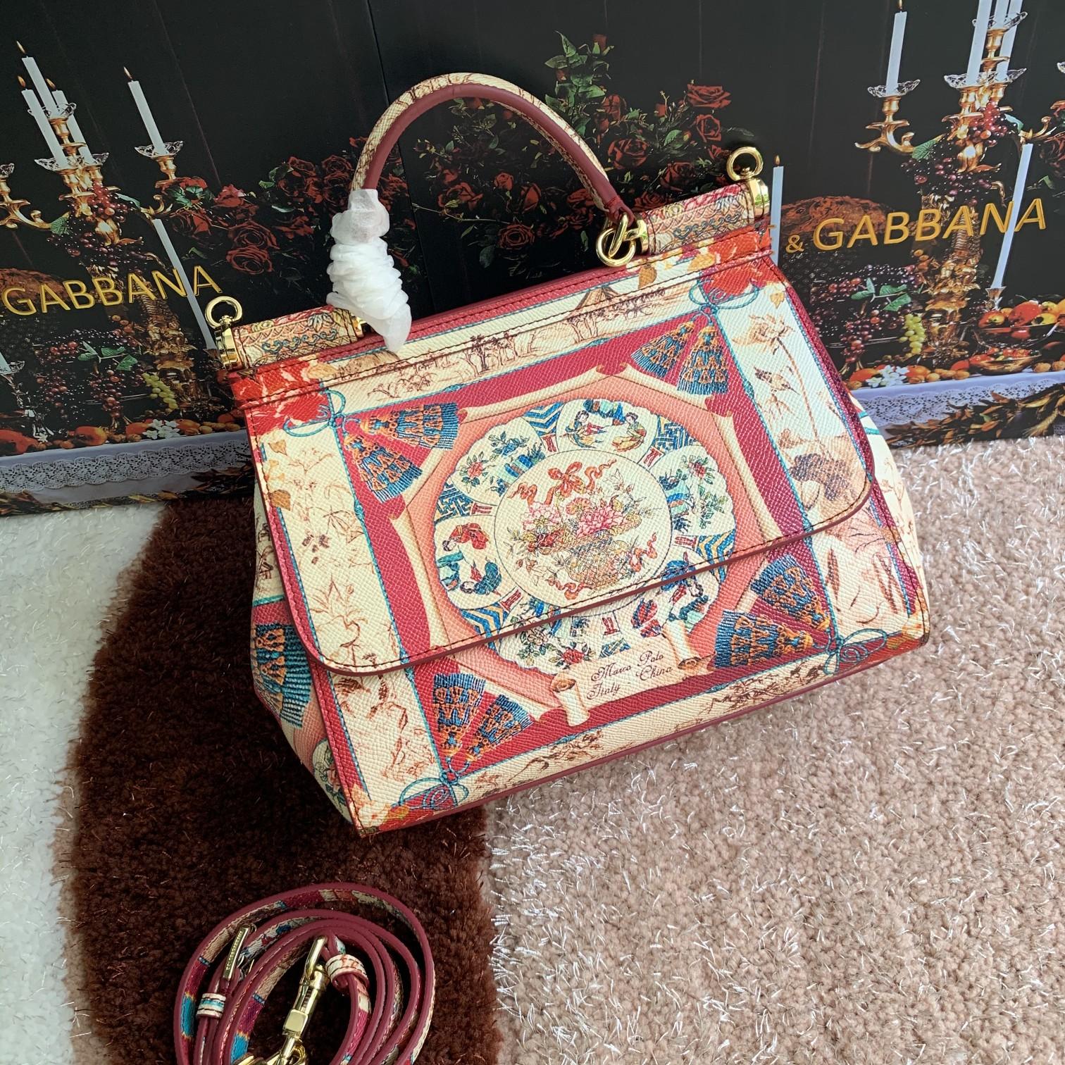 Dolce&Gabbana杜嘉班纳明星同款斜挎包可斜挎配镜子海外代购专用品有范有气场全新包型任何搭配都可