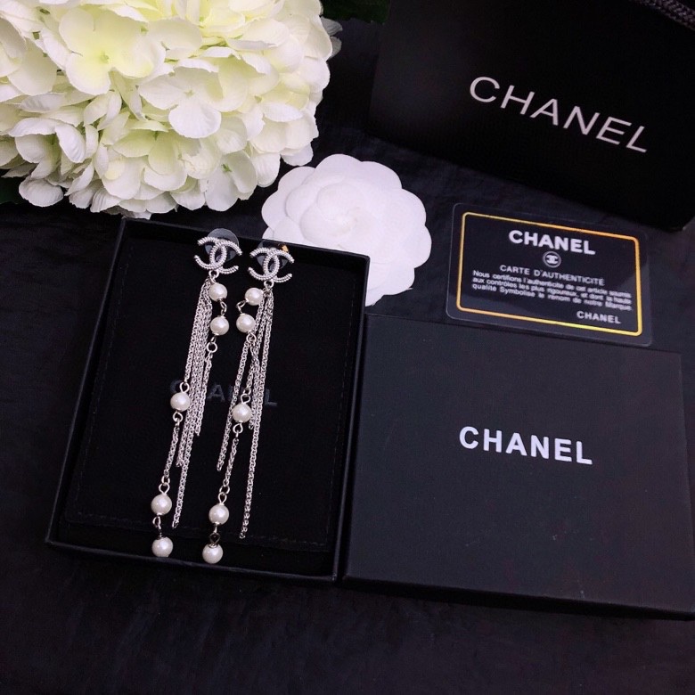 💝💝💝官网打版 小香 CHANEL 双C耳钉耳坠 优雅大方精工设计   雕刻 非常修饰脸型    青春活