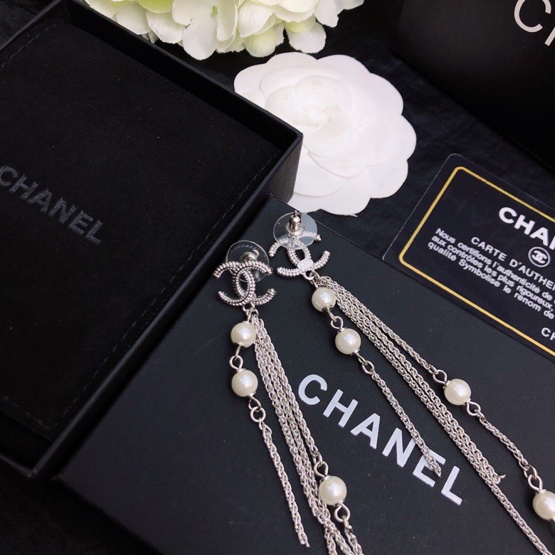 💝💝💝官网打版 小香 CHANEL 双C耳钉耳坠 优雅大方精工设计   雕刻 非常修饰脸型    青春活